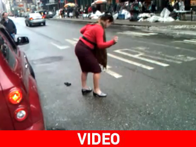 Τρελή ή αληθινά χαρούμενη;