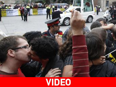 Η «απάντηση» των ομοφυλοφίλων στον Πάπα Η «απάντηση» των ομοφυλοφίλων στον Πάπα