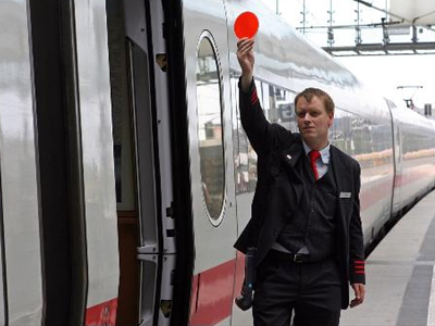 Μαζί με τις απεργίες άρχισαν και τα προβλήματα Μαζί με τις απεργίες άρχισαν και τα προβλήματα