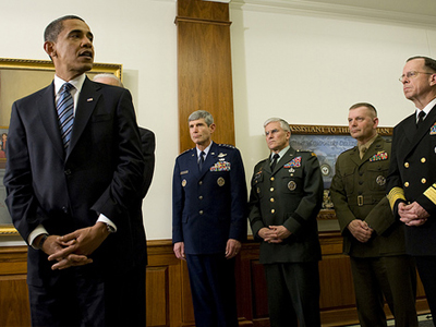 Υπέγραψε ο Ομπάμα τον προϋπολογισμό του Πενταγώνου