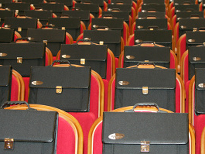 Ρωσία: Καταργούνται 100 χιλιάδες θέσεις δημοσίων υπαλλήλων Ρωσία: Καταργούνται 100 χιλιάδες θέσεις δημοσίων υπαλλήλων