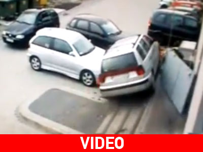 Ένας μικρός… θεός στο παρκάρισμα