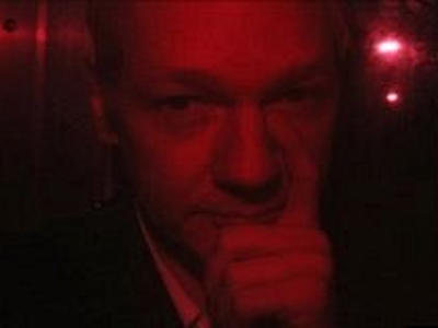 Ελεύθερος με εγγύηση ο Ασάντζ