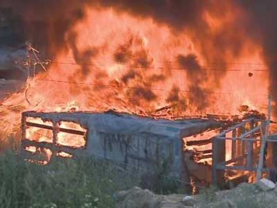 Εμπρησμός καταυλισμού προσφύγων στη Γαλλία Εμπρησμός καταυλισμού προσφύγων στη Γαλλία