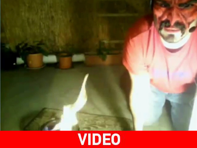 Στο εδώλιο ο άντρας που κατέγραψε τον εαυτό του να καίει το Κοράνι Στο εδώλιο ο άντρας που κατέγραψε τον εαυτό του να καίει το Κοράνι