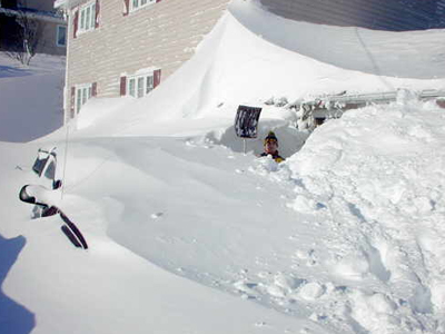 Ένας νεκρός και χάος στις μετακινήσεις από το χιόνι στις ΗΠΑ