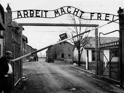 Καταδικάστηκε ο Σουηδός που έκλεψε την επιγραφή του Άουσβιτς Καταδικάστηκε ο Σουηδός που έκλεψε την επιγραφή του Άουσβιτς