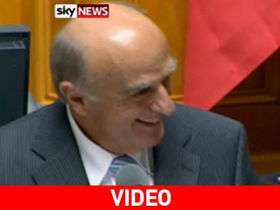 Υπουργός ξεκαρδίστηκε στα γέλια Υπουργός ξεκαρδίστηκε στα γέλια