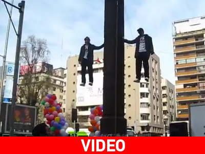 «Αιωρούνταν» επί 200 λεπτά «Αιωρούνταν» επί 200 λεπτά