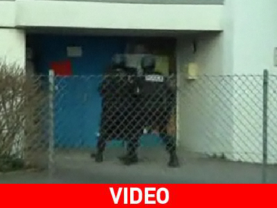 Πλάνα από την ομηρία στη Γαλλία Πλάνα από την ομηρία στη Γαλλία