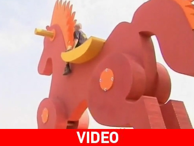 Το μεγαλύτερο ξύλινο αλογάκι στον κόσμο