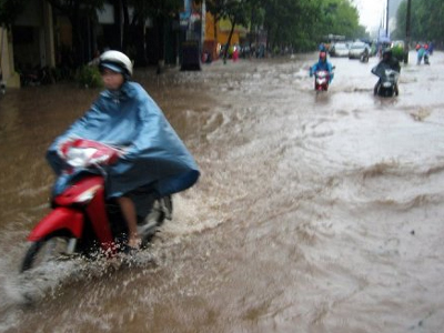 Νεκροί και αγνοούμενοι από πλημμύρες σε Παπούα και Βιετνάμ