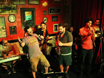 Οι «A des Potes» στον Σταυρό του Νότου