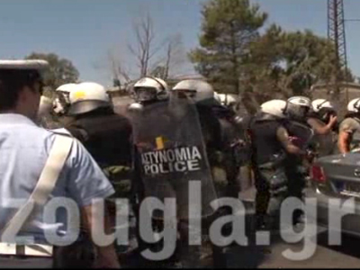 ΑΔΕΔΥ: Να αποσυρθούν τα ΜΑΤ από τη Χαλυβουργία