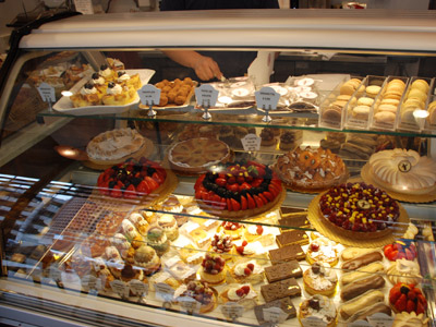 “Γλυκιά” ληστεία με λεία 2.000 ευρώ