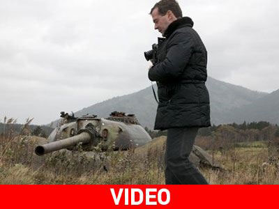 Συνεχίζει να προκαλεί το Τόκιο ο Μεντβέντεφ