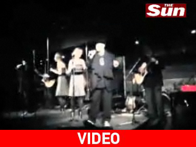 Μη μιλάτε όταν τραγουδάει ο Boy George…