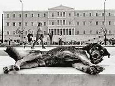 Μπήκαν οι… σκύλοι στη Βουλή