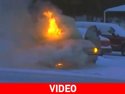 Αυτοκίνητο αναφλέγεται on camera