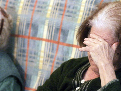 Εξαπάτησαν ηλικιωμένη και της άρπαξαν 7600 ευρώ