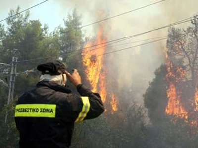 Σε εξέλιξη πυρκαγιά στο Βαρνάβα Αττικής