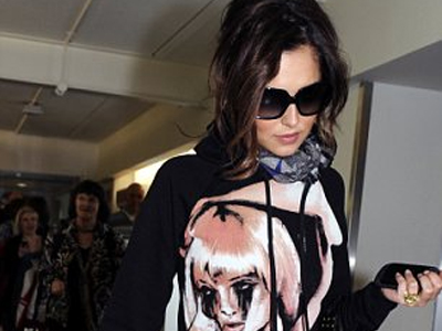 Έβγαλε και αυτή την βέρα…