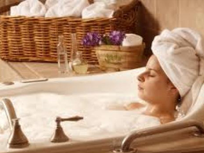 Aπολαύστε ένα χαλαρωτικό μπάνιο με αρωματικό, σπιτικό αφρόλουτρο!