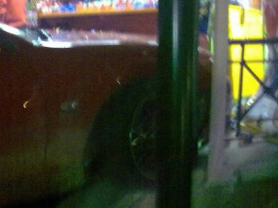 Αυτοκίνητο “καρφώθηκε” σε καφετέρια