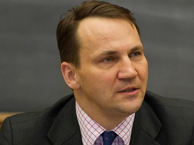 «Σε εξέλιξη πραξικόπημα στην Ουκρανία» λέει ο Σικόρσκι