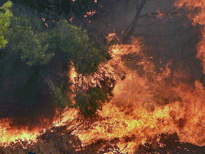 Μαίνεται η φωτιά στην Κέρκυρα