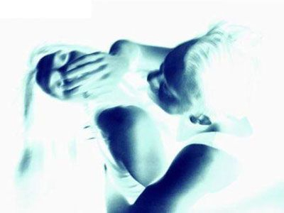 Καταγγέλλει ότι την βίασε 65χρονος