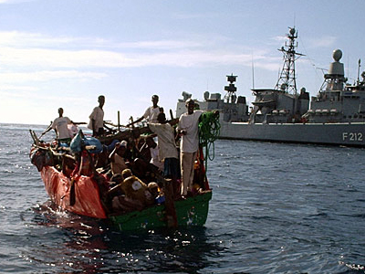 Γερμανικό ελικόπτερο και ελληνικό πλοίο απέτρεψαν πειρατεία