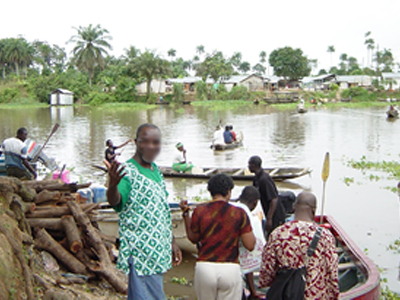 Βυθίστηκε όταν πήγε να βοηθήσει άλλο πλοιάριο