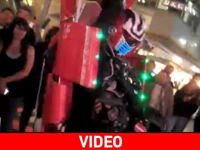 Τι σου κάνει η πολλή η Megan Fox…