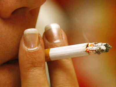 Τσιγάρο τέλος για τη βουλευτίνα