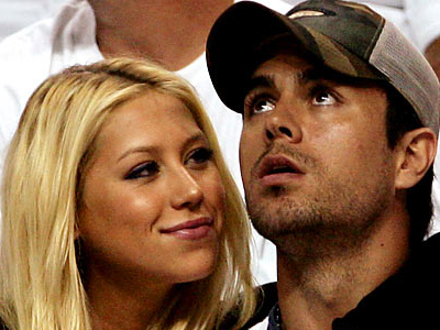 Περιμένουν τον…  πελαργό Kournikova και Iglesias;