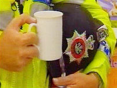 Τσάι και μπισκότα αξίας τριών εκατομμυρίων λιρών