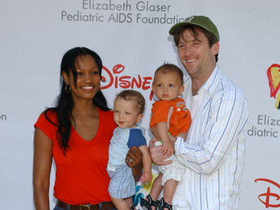 Τον χωρίζει…