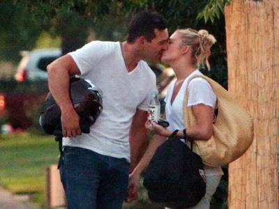 Αγκαλίτσες και φιλάκια