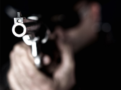 Πυροβόλησε τη νύφη του