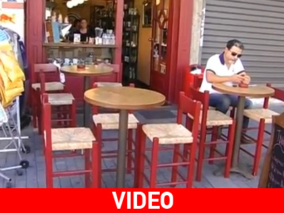 «Αν δεν πληρώσετε, τα τραπεζοκαθίσματα φεύγουν!»