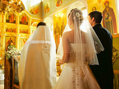 Άφησε το γάμο και πήγε για… πουρνάρια