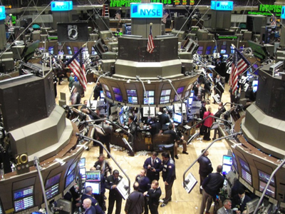 Παρατείνονται ο πιέσεις στα διεθνή χρηματιστήρια