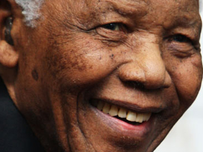 Προσεύχονται για τον Νέλσον Μαντέλα