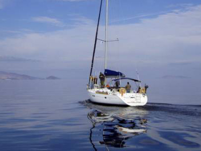 Ακυβέρνητο ιστιοφόρο στην Κύθνο