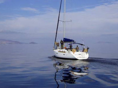 Ακυβέρνητο ιστιοφόρο στην Αστυπάλαια