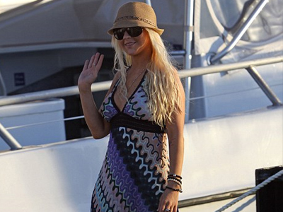 Πνίγει τον πόνο της στη… Hawaii