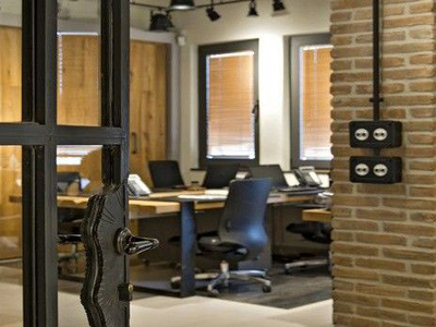 Πώς ένα ερειπωμένο κτίριο του Πειραιά μετατράπηκε σε… θαύμα Νεοϋορκέζικης αισθητικής!