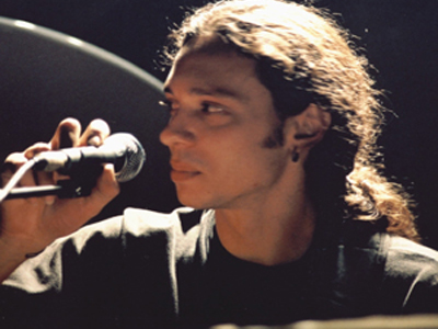 Ο Αλκίνοος Ιωαννίδης στο «Θέατρον»