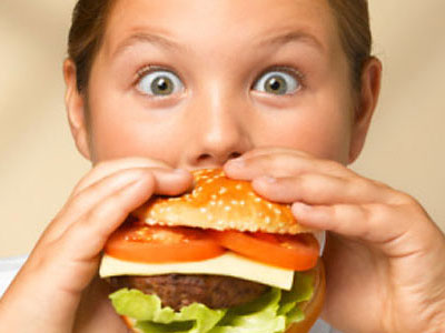 Πίσω από την παιδική παχυσαρκία «κρύβονται» τα αλμυρά σνακ